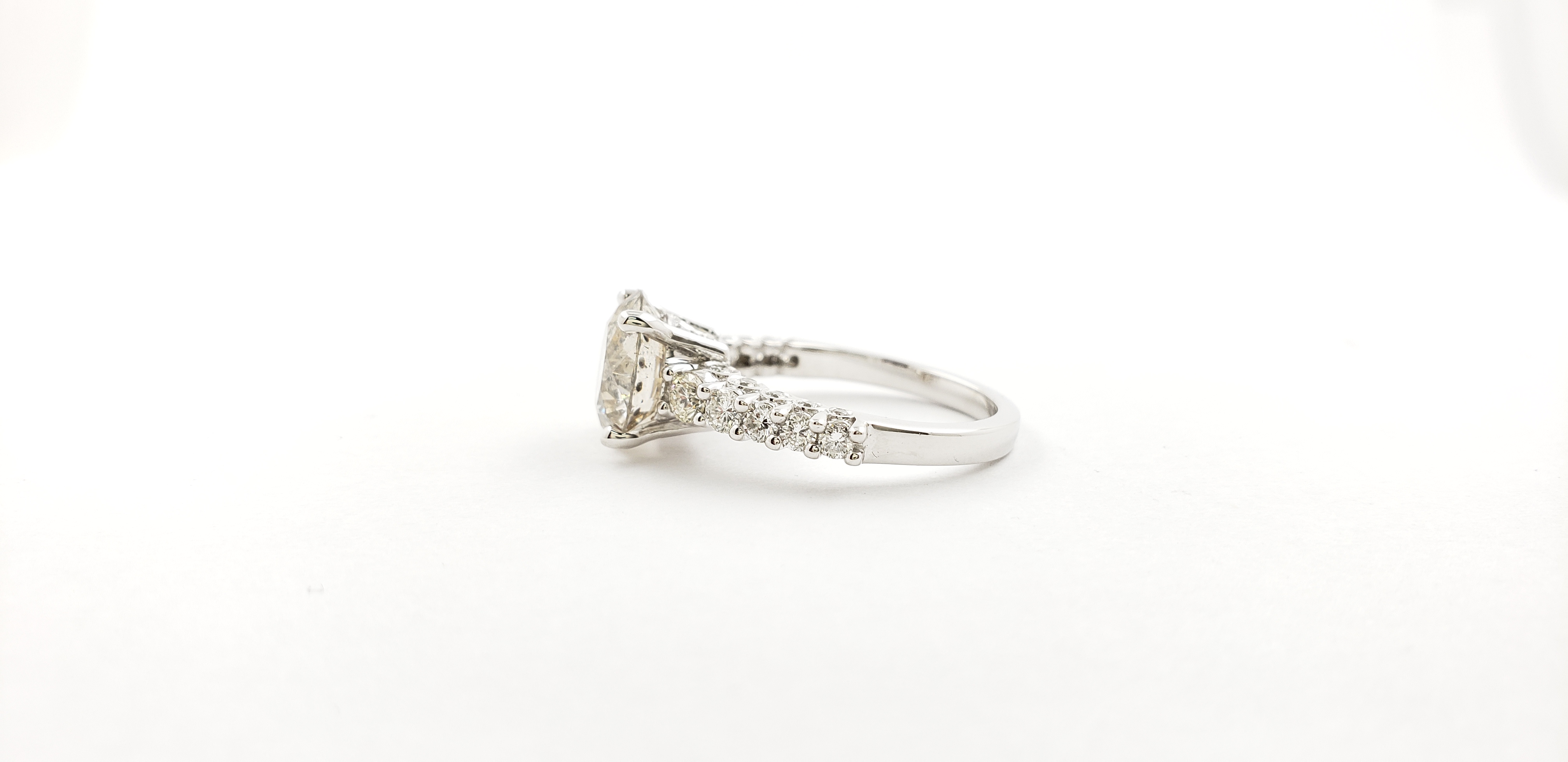 Round Shape Diamond Ring